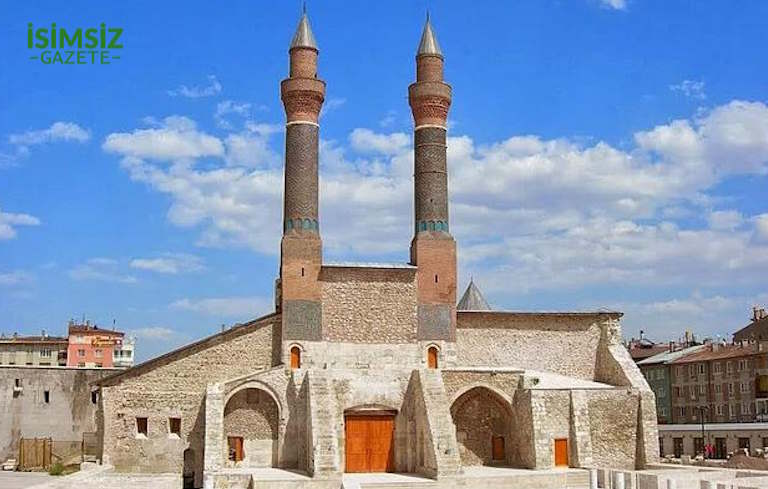 Çifte Minareli Medrese (Sivas) Tarihi ve Mimari Özellikleri