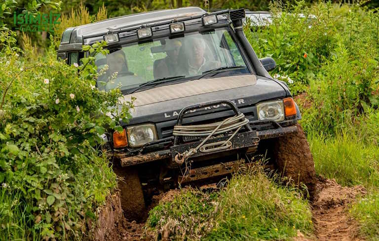 Off-road Tutkusu: Neden 4x4 Araçlar Vazgeçilmez?